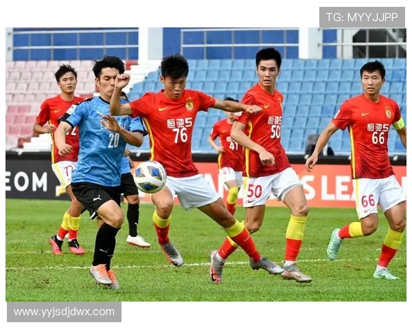 足球盛宴：深入解析广州足球队的团队协作与战术配合之道