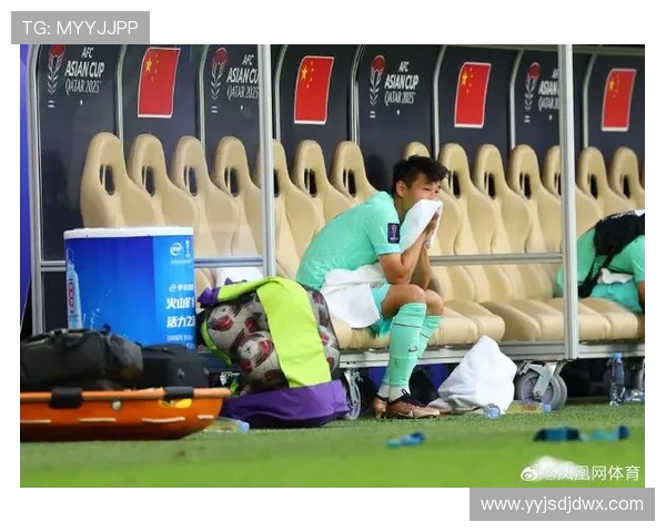 南京足球队与重庆足球队赛后分析力量对比及战术总结